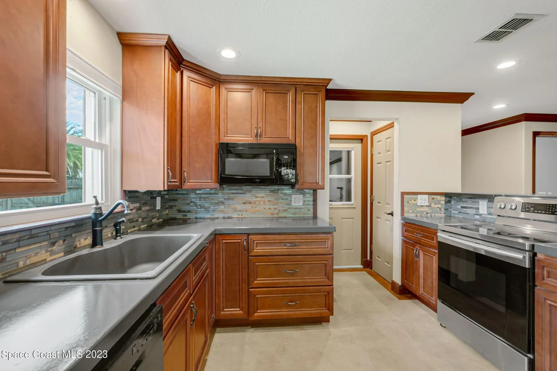 Photo of 1718 Bruman