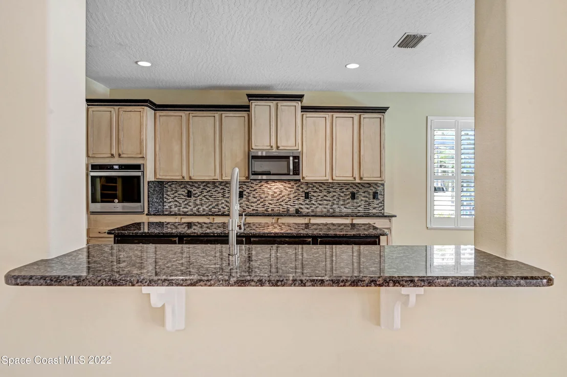 Photo of 592 Oceanside Boulevard