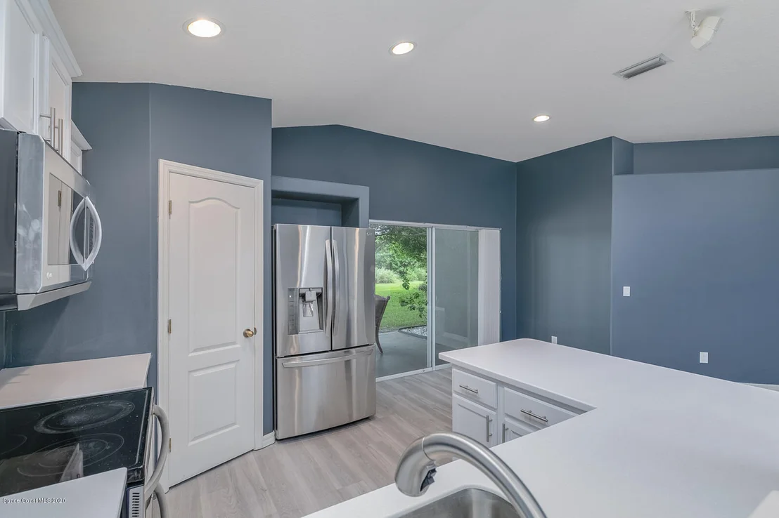 Photo of 895 Villa Drive
