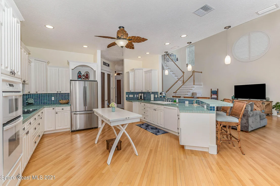 Photo of 250 Heron Drive
