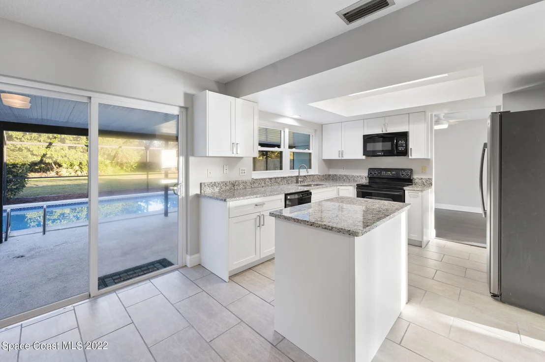 Photo of 1141 Cromey Road NE