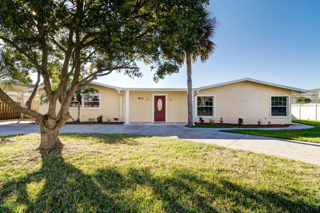 Photo of 830 Heron Road