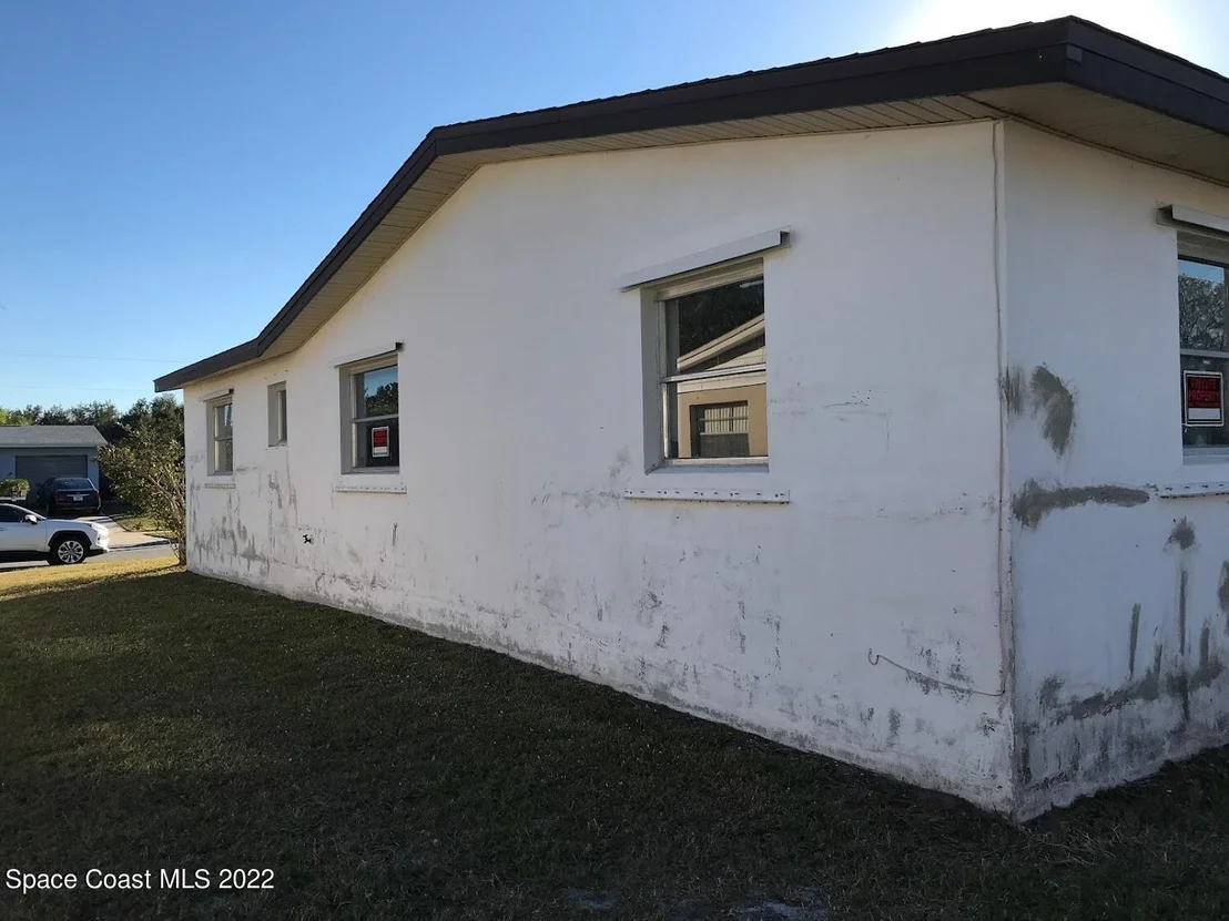 Photo of 1886 Ixora Drive W