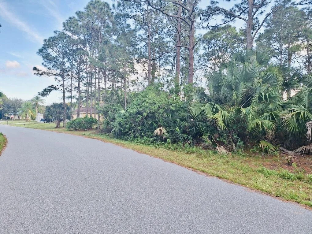 Photo of 1720 Hydrangea Road NW