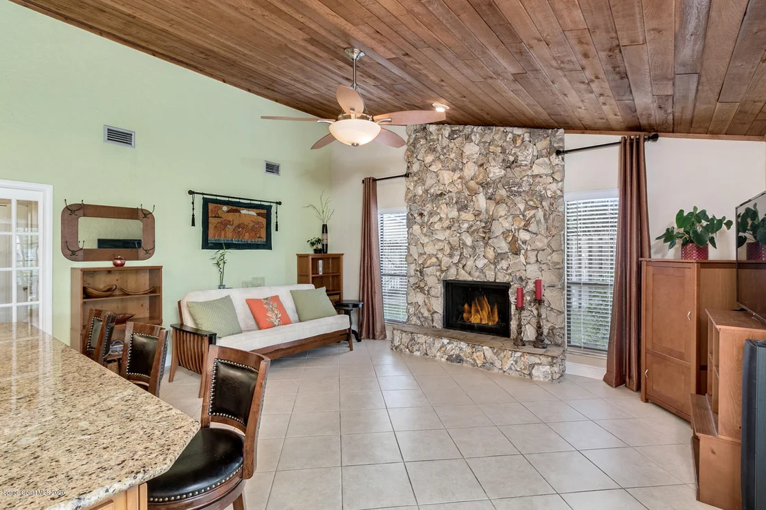 Photo of 552 Rio Casa Drive N