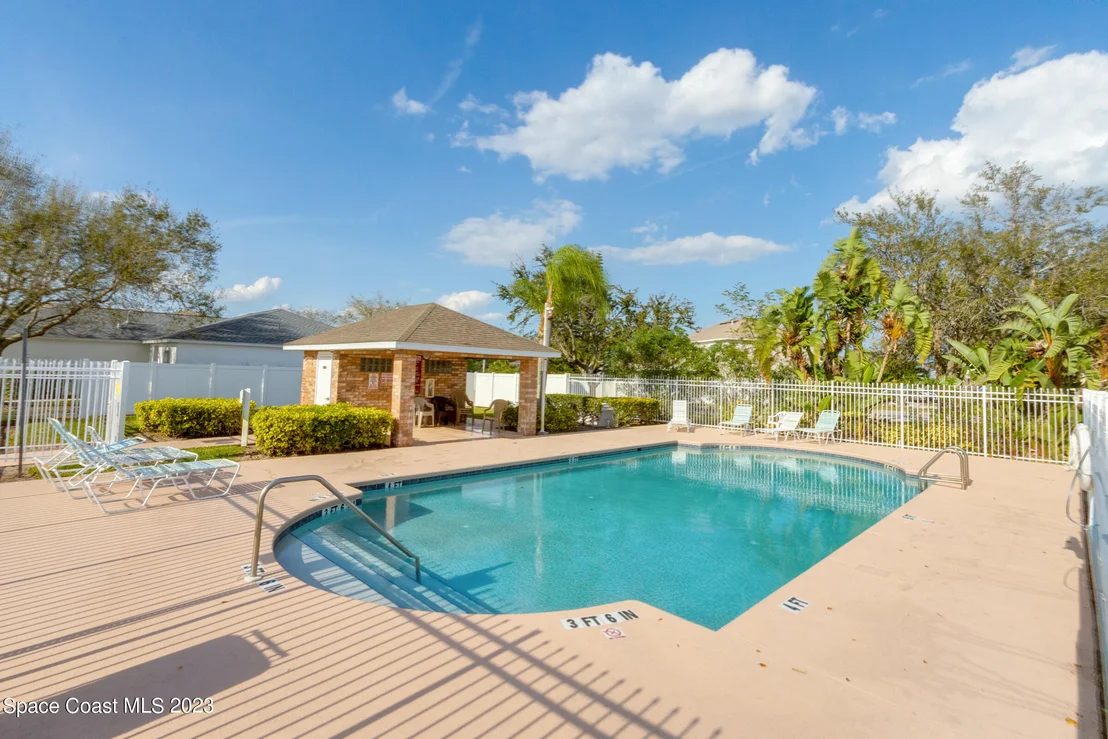 Photo of 1218 White Oak Circle