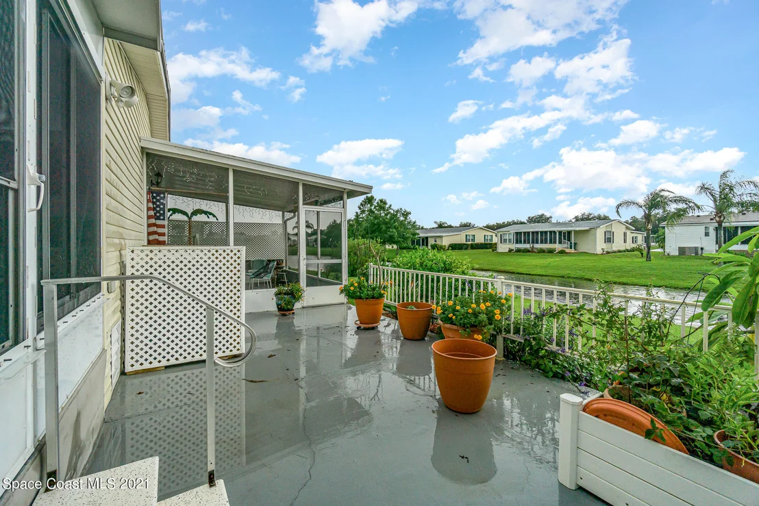 Photo of 387 Horseshoe Bend Circle
