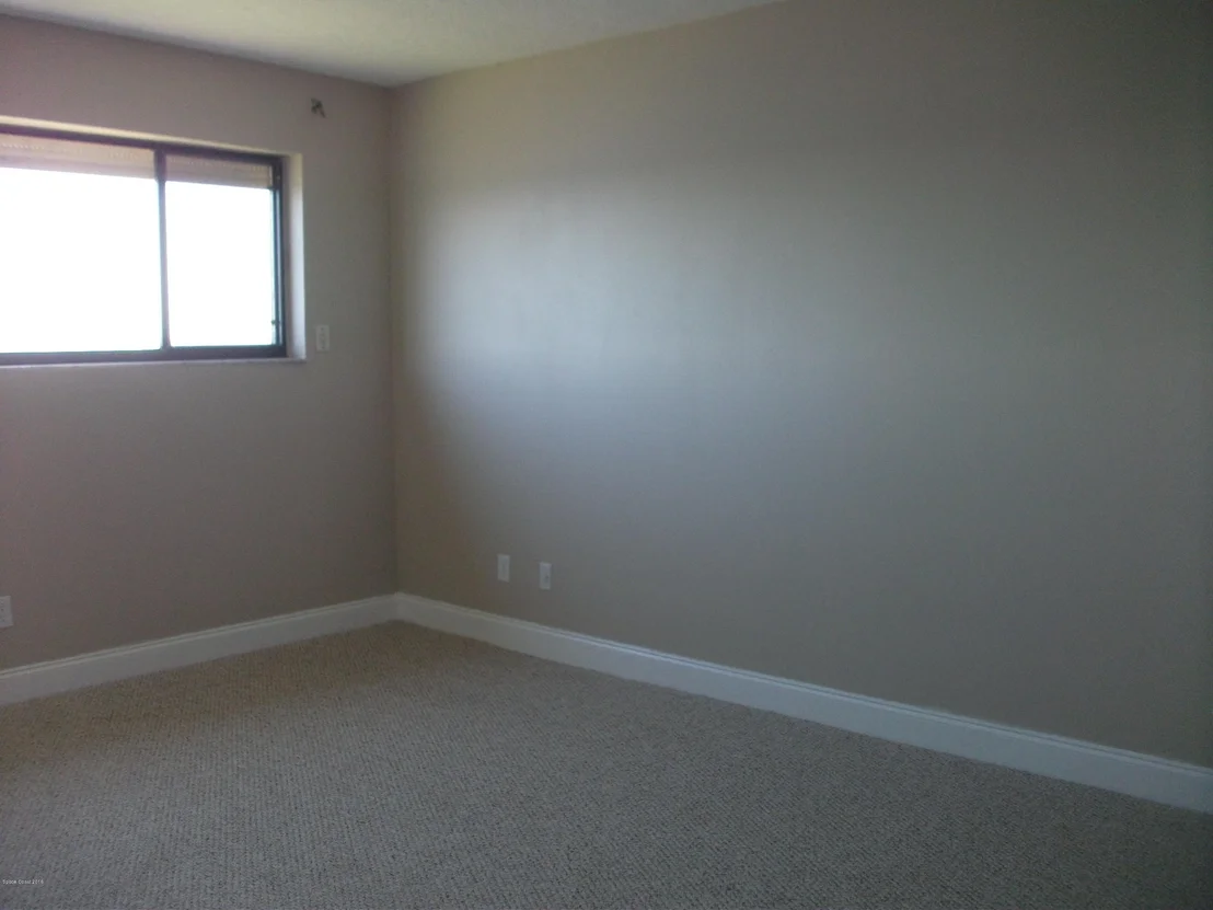 Photo of Unit 305 at 3901 Dixie Highway NE