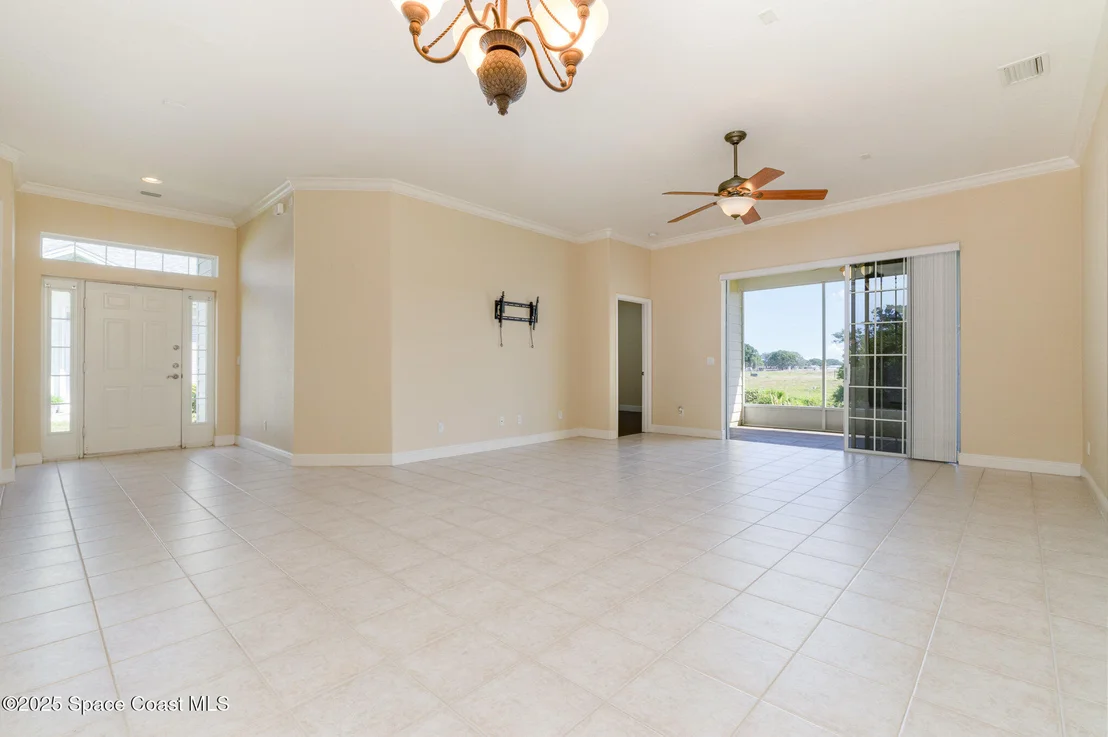 Photo of 1076 Eleuthera Drive NE