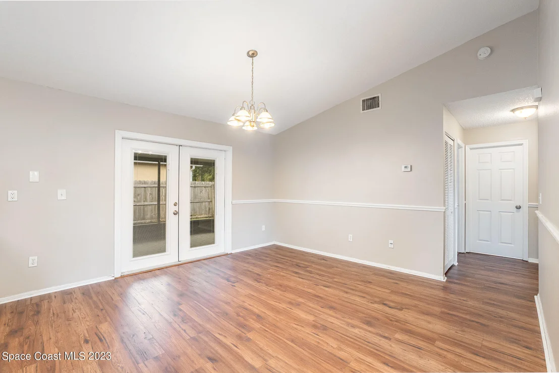 Photo of 5240 Devon Street