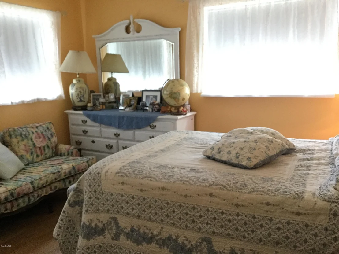 Photo of 610 N Robert Way