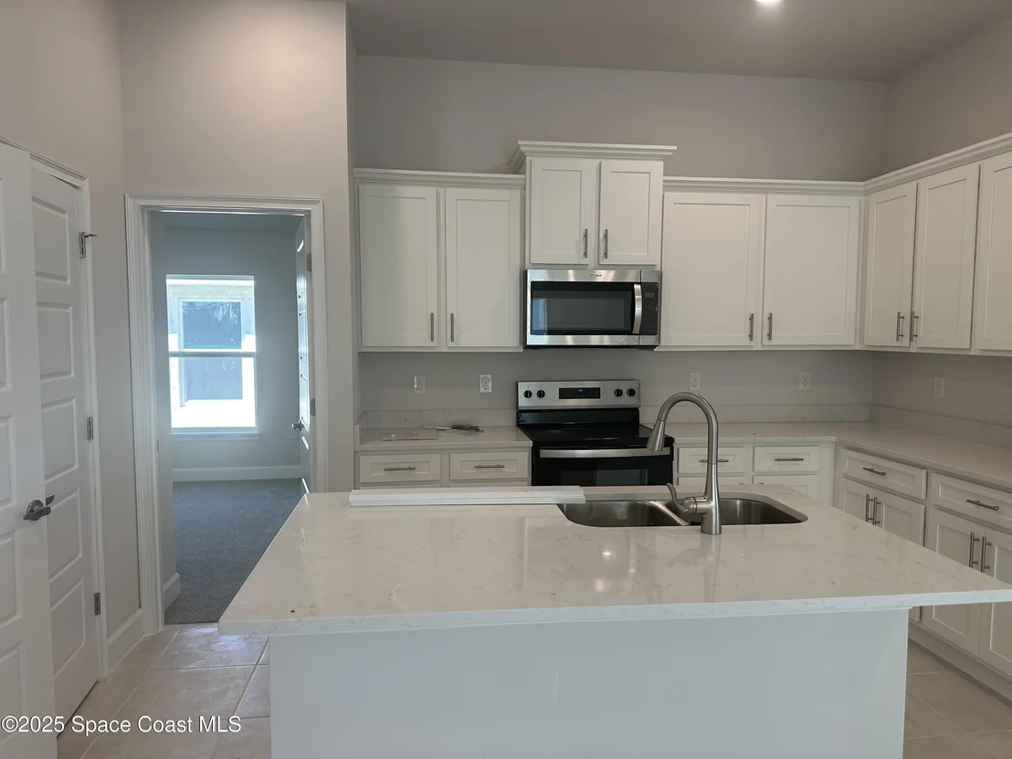 Photo of 955 Kylar Drive NW