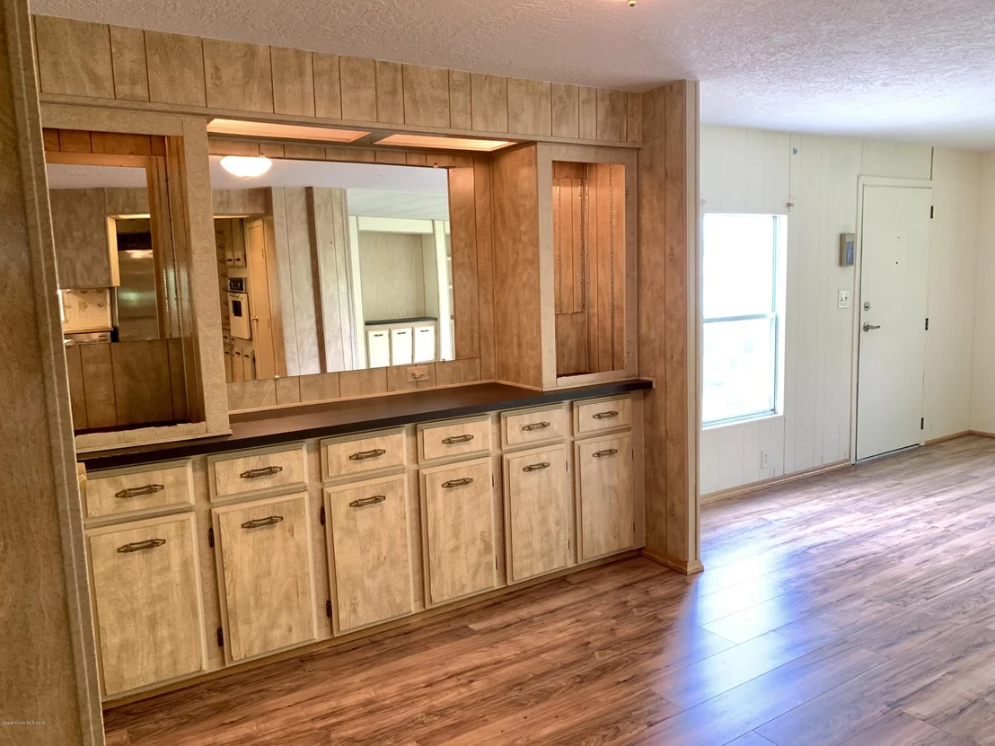Photo of 2588 Haverhill Road NE