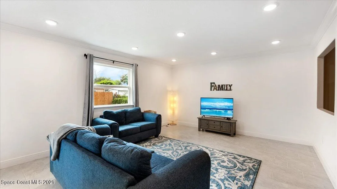 Photo of 4765 Byron Street