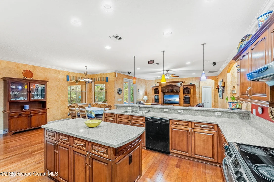 Photo of 4443 Long Lake Road