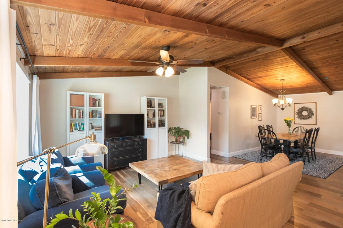 Photo of 2859 School Drive NE