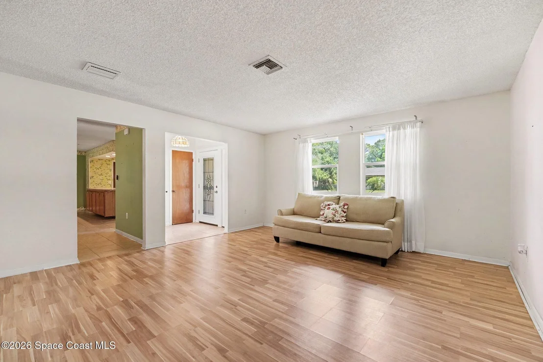 Photo of 1200 Palmdale Circle NE