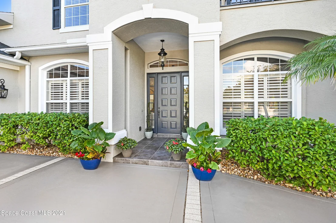 Photo of 882 Oak Park Drive