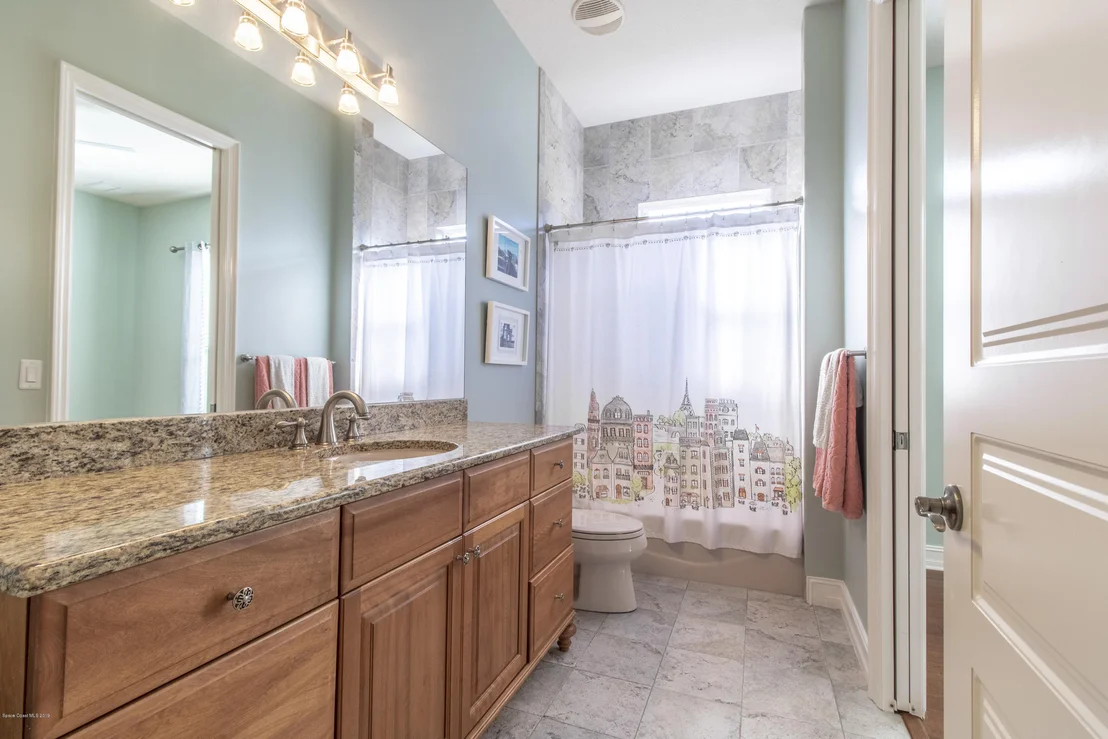 Photo of 814 Chatsworth Drive