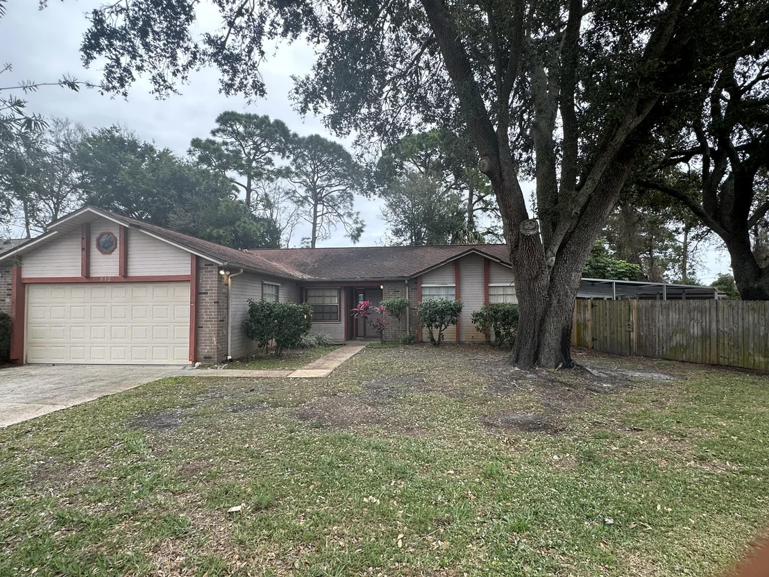 Photo of 812 Pine Valley Court