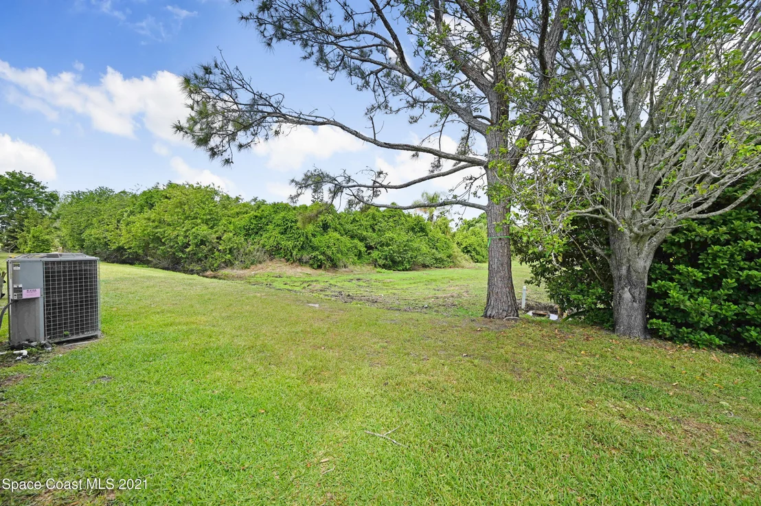 Photo of 858 Wateroak Drive NE