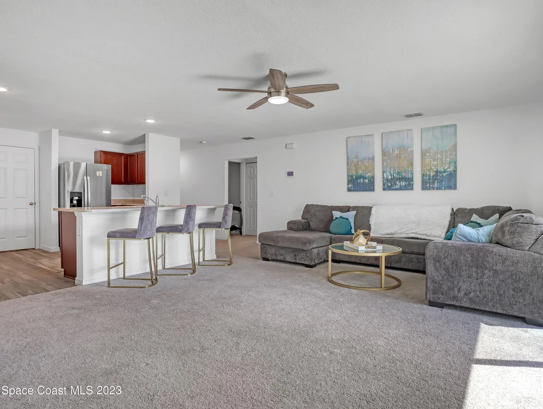 Photo of 1100 Eldron Boulevard SE