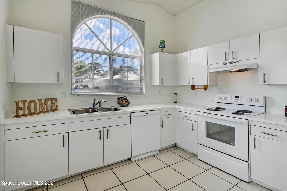 Photo of 858 Wateroak Drive NE