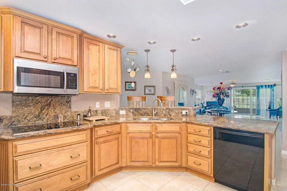 Photo of 1489 NE Meadowbrook Road NE