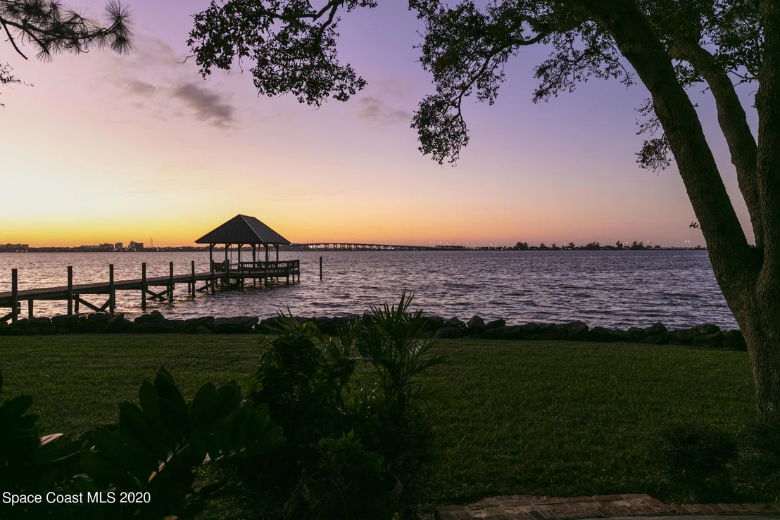 Photo of 1316 S Riverside Drive