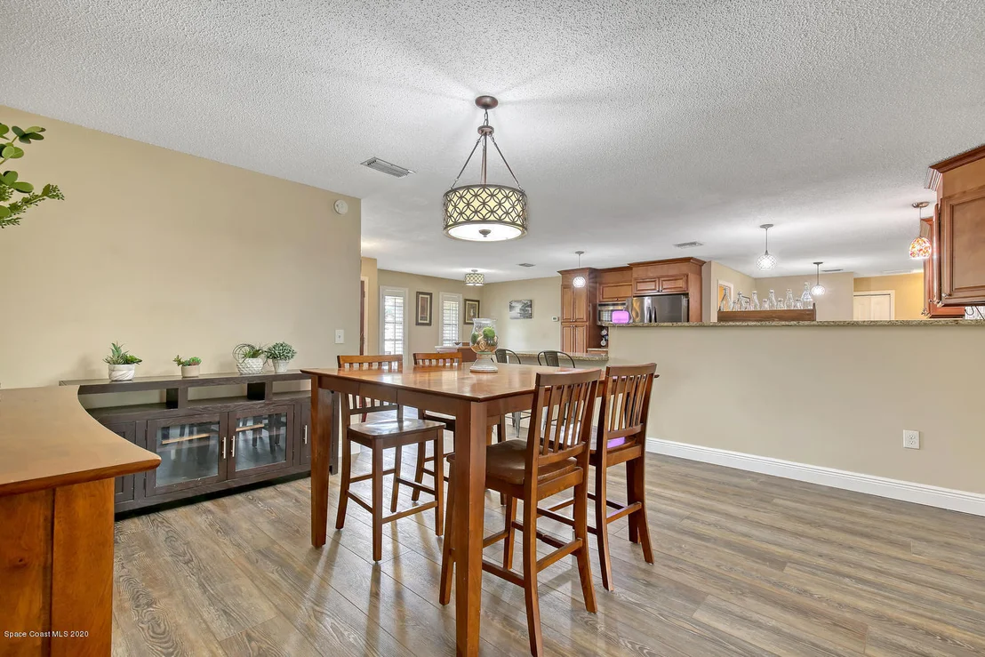 Photo of 1004 Cedarbrook Court