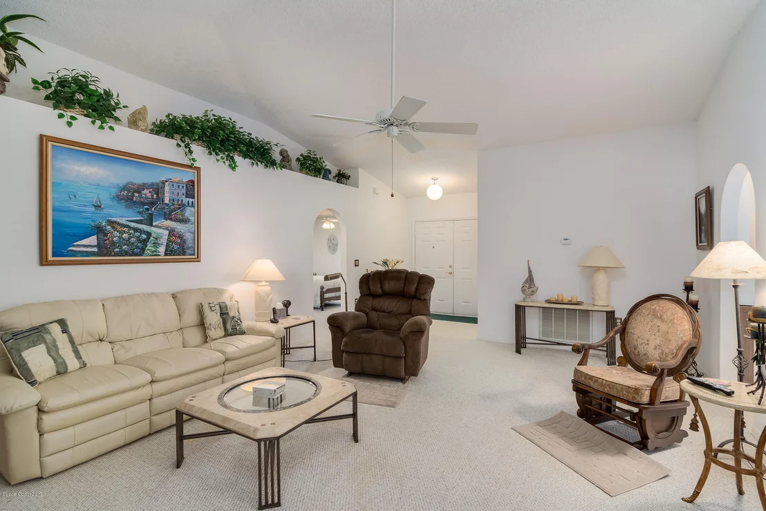 Photo of 1165 White Oak Circle