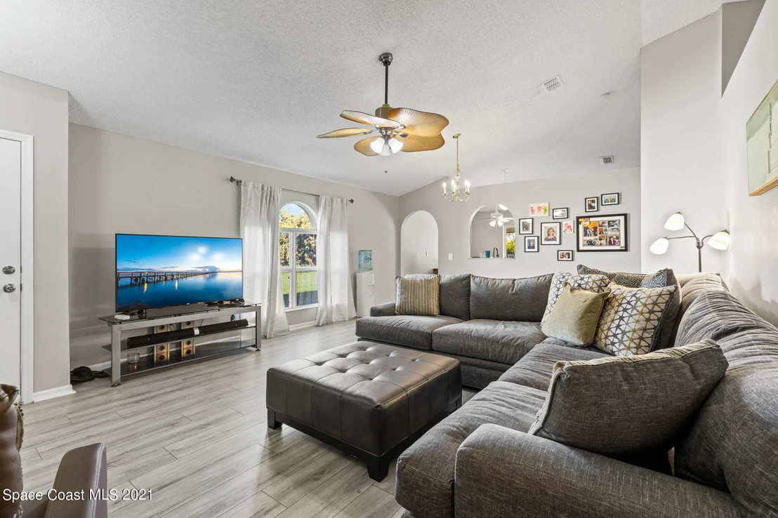 Photo of 2149 Redwood Circle