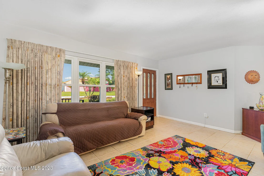 Photo of 1431 Mariposa Drive NE