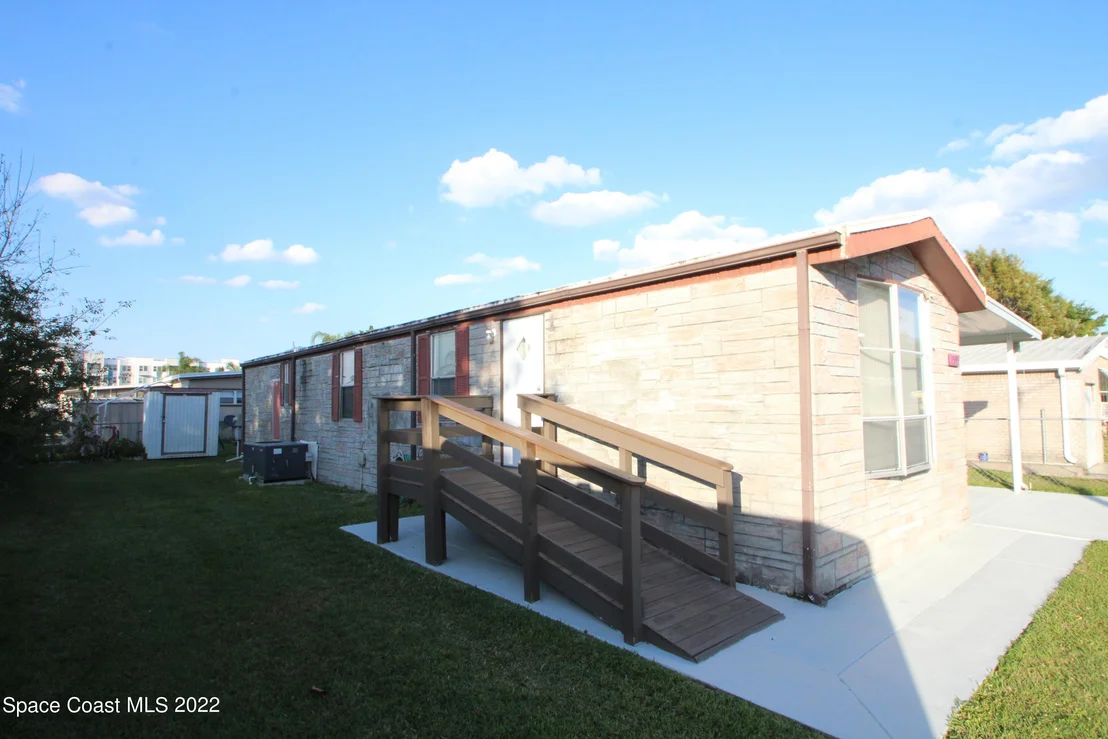 Photo of 2535 Haverhill Road NE