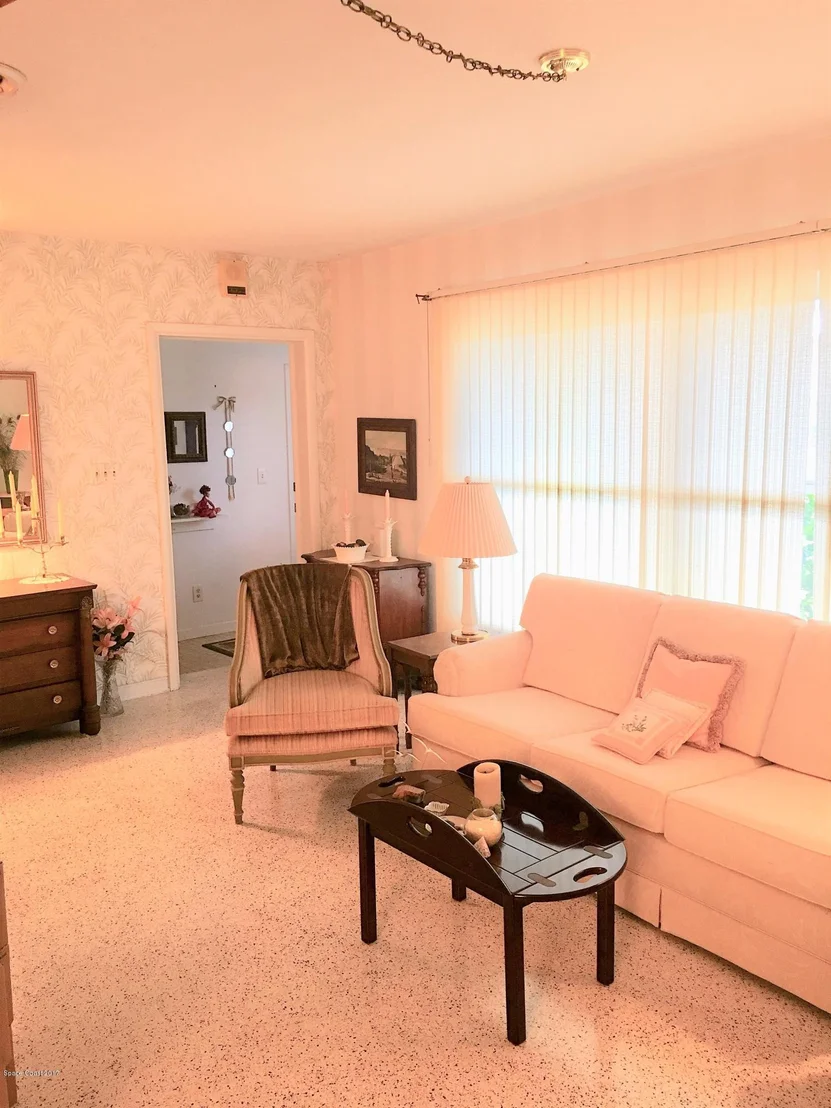 Photo of 143 Cocoa Avenue