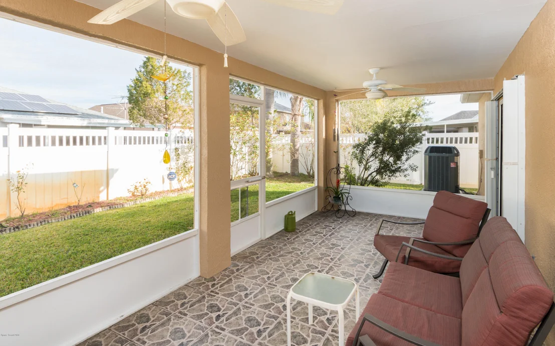 Photo of 1282 White Oak Circle