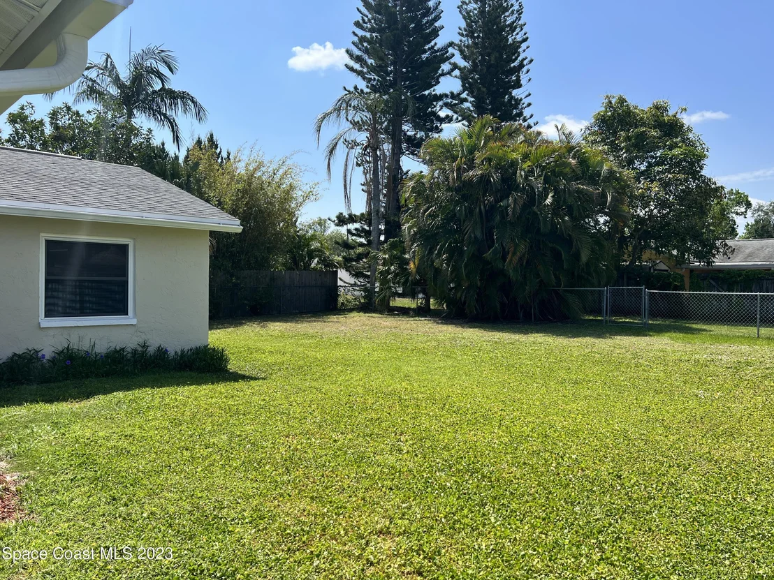 Photo of 2879 Lancaster Road