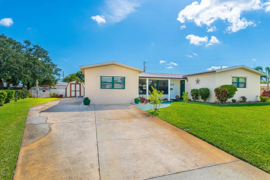 Photo of 647 Ford Circle E