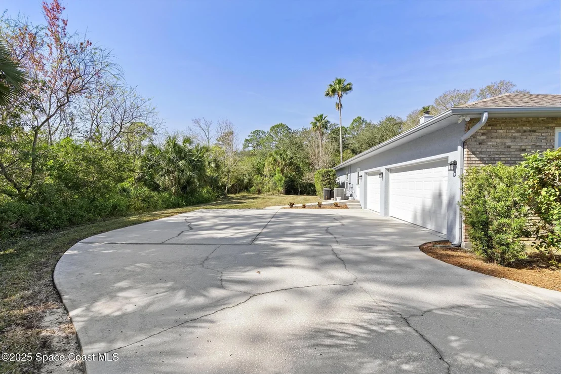 Photo of 1805 Laurel Oak Drive N