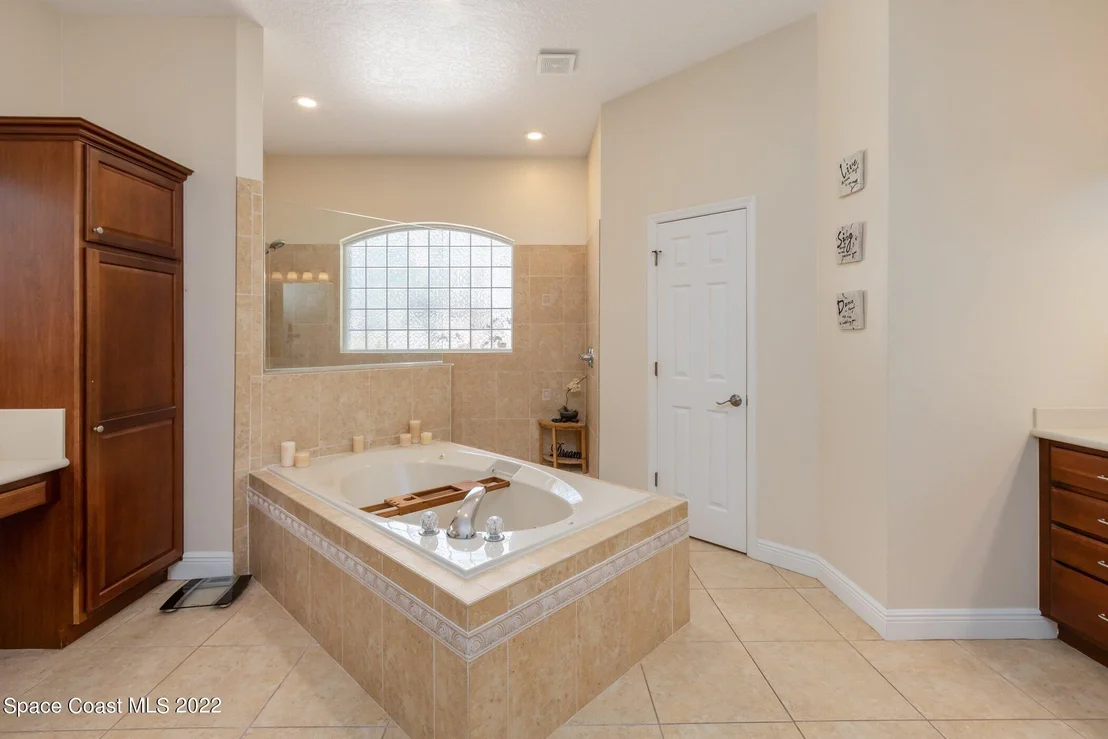 Photo of 2024 Windbrook Drive SE