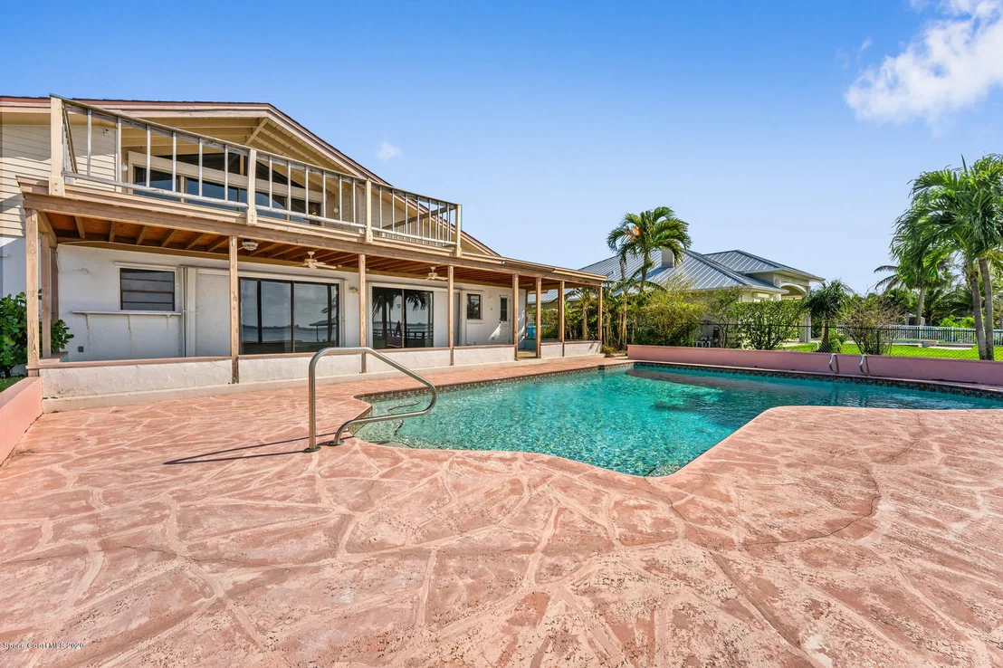 Photo of 447 Riverview Lane