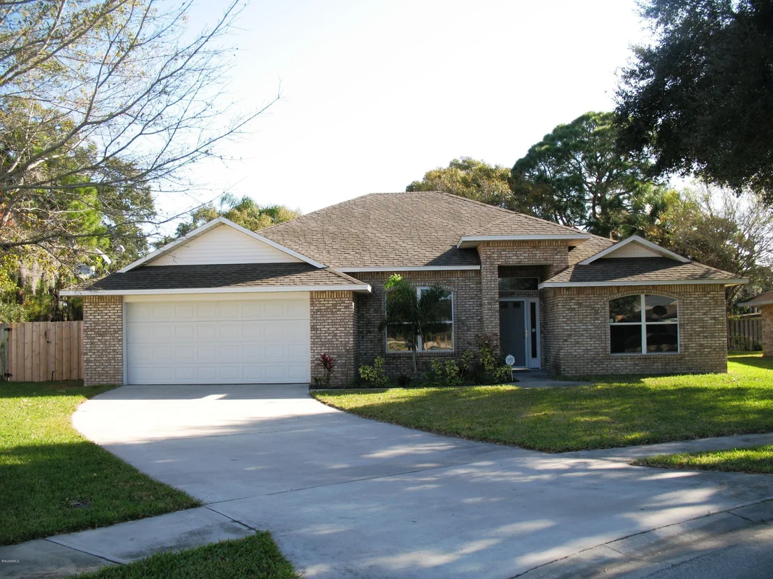 Photo of 2426 Oakcrest Lane
