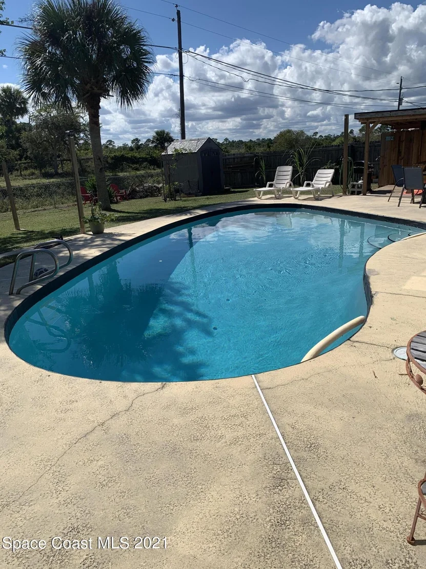 Photo of 3182 NE Edgewood Drive NE