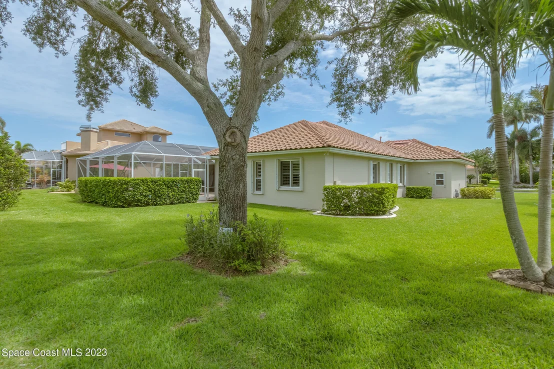 Photo of 844 Chatsworth Drive