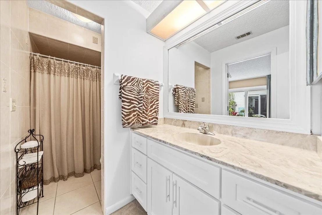 Photo of 210 Bayhead Drive