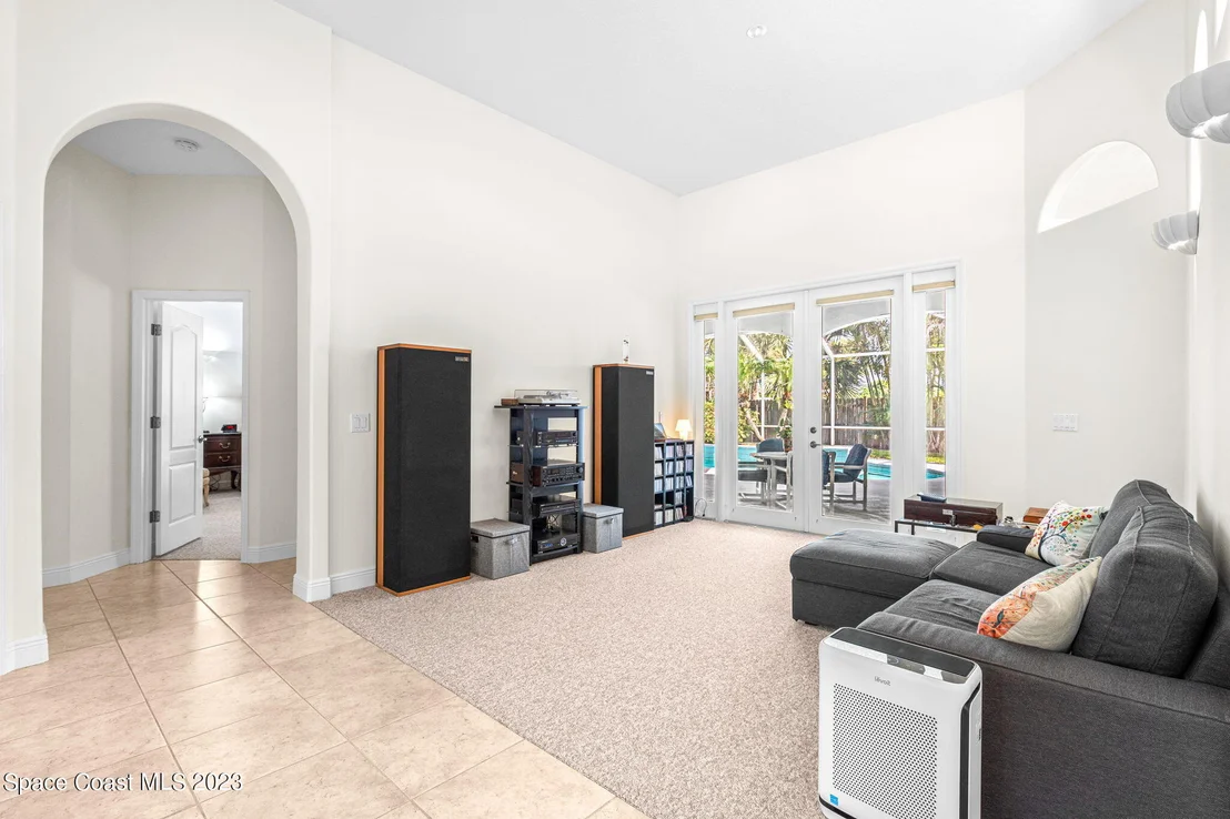 Photo of 213 Peregrine Drive