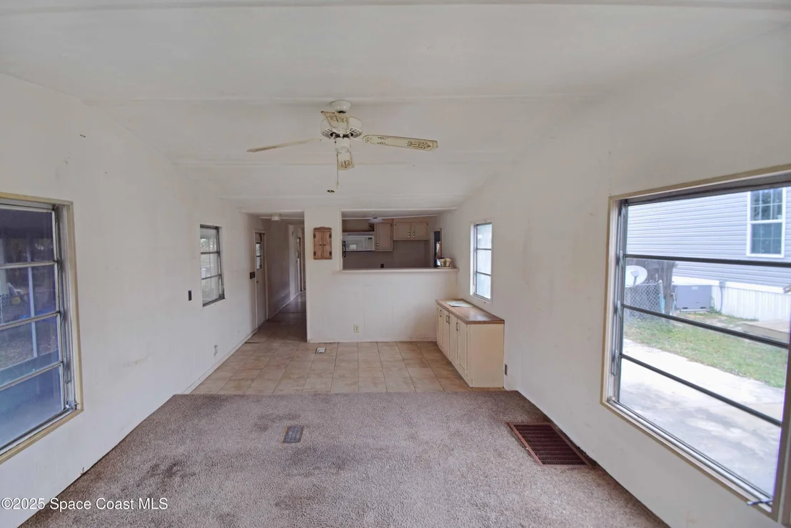 Photo of 2555 Haverhill Road NE
