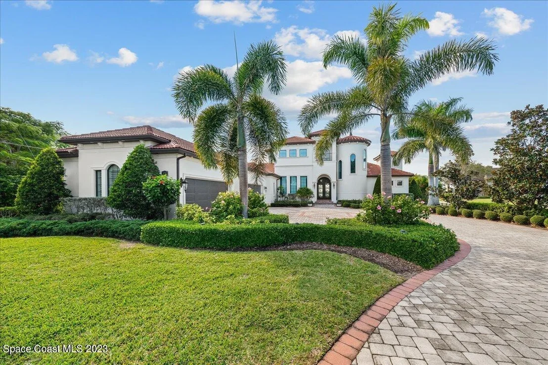 Photo of 3000 N Riverside Drive