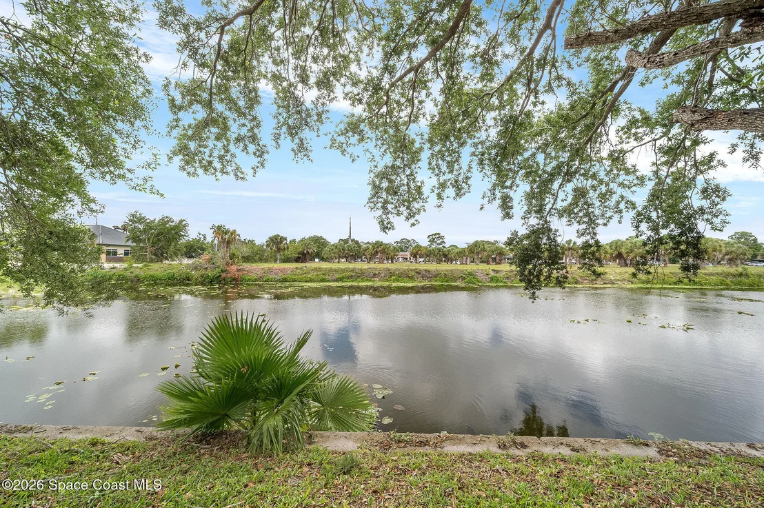 Photo of 586 Louvre Drive