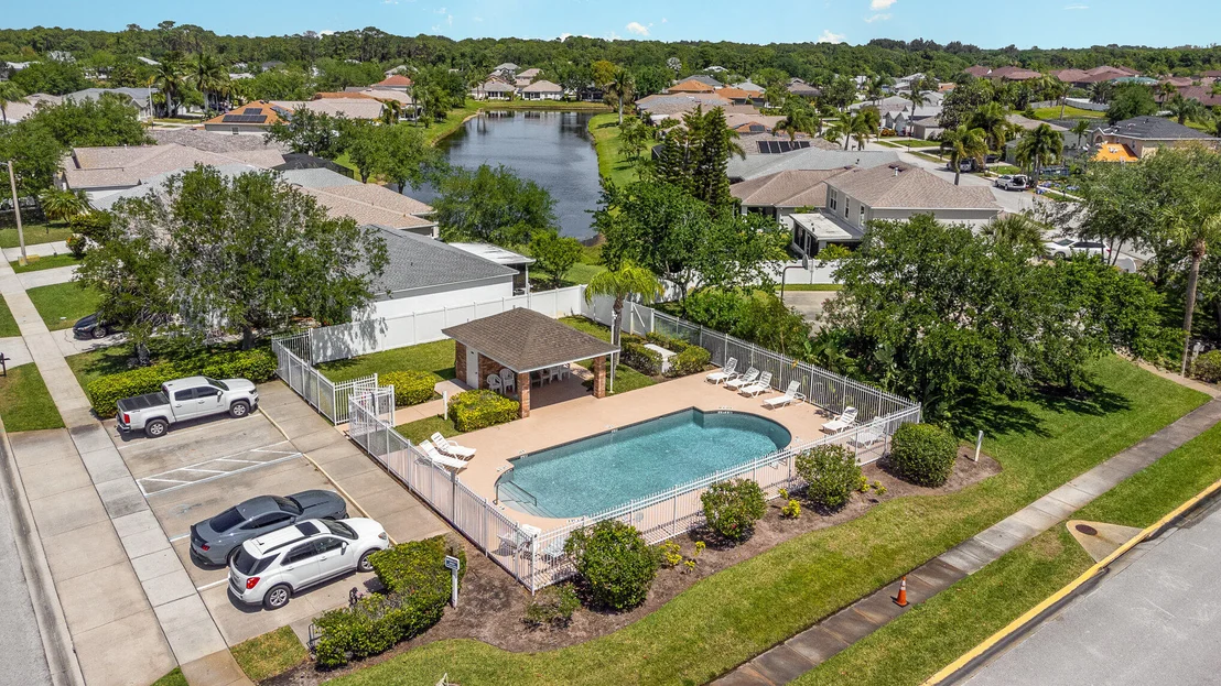 Photo of 1136 White Oak Circle